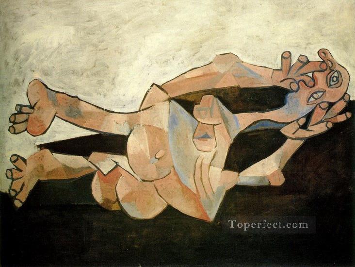 カシューの背景に横たわる女性 1938 年キュビスト パブロ・ピカソ油絵